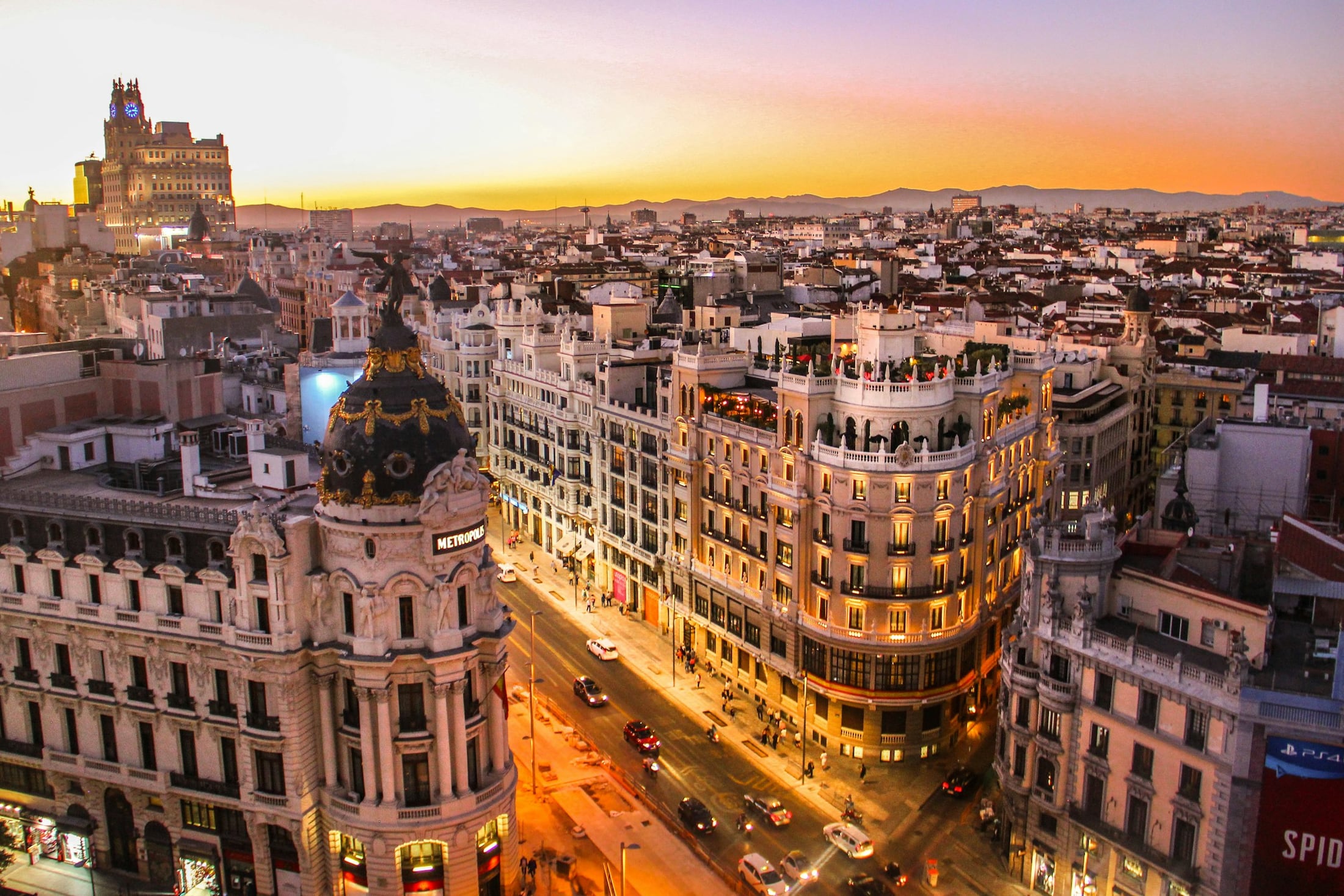 Madrid at dusk, Gran Vía and the Metrópolis building